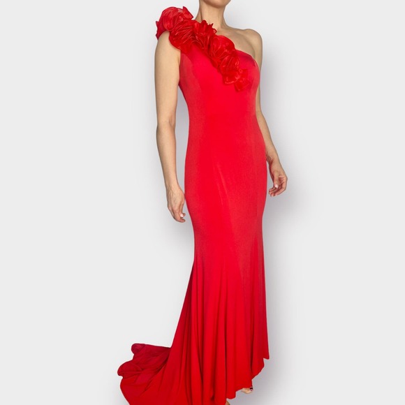 Red One‎ Shoulder Long Gown with Train - Picture 3 of 6